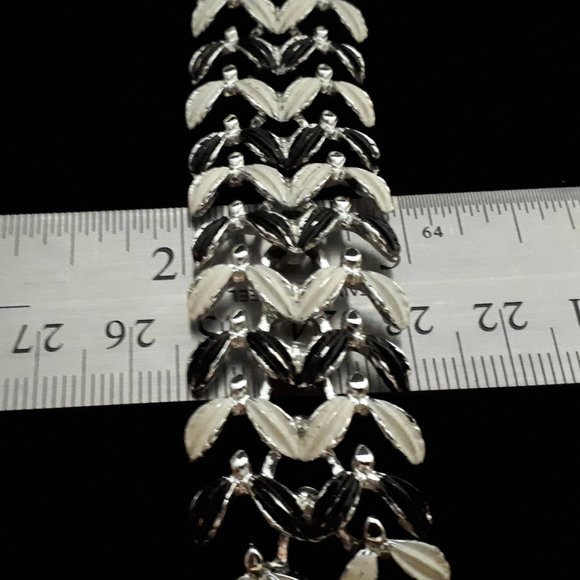 Black and White Vintage 1970's Bracelet - Picture 7 of 8